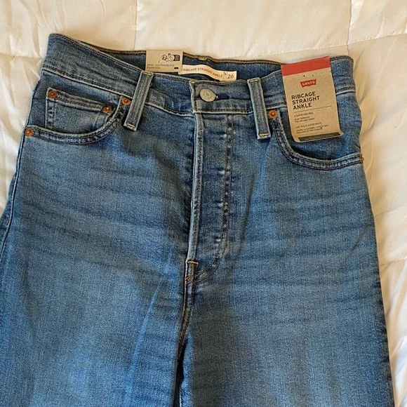 Festival Levi's Women's Classic Blue denim Ribcage Straight Jeans - Picture 2 of 6
